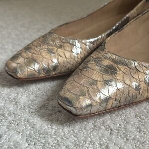 Stuart Weitzman cream & silver snake print flats